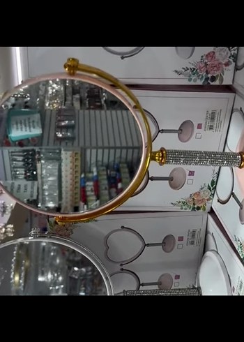 Pembe Kadın Parfüm Şişesi - Görsel 3