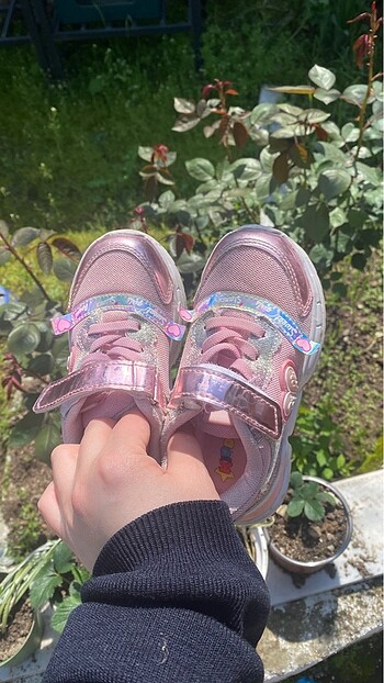 pembe spor ayakkabısı