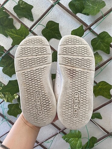 27 Beden beyaz Renk Adidas çocuk ayakkabı