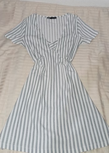 Zara V Yaka Çizgili Midi Elbise