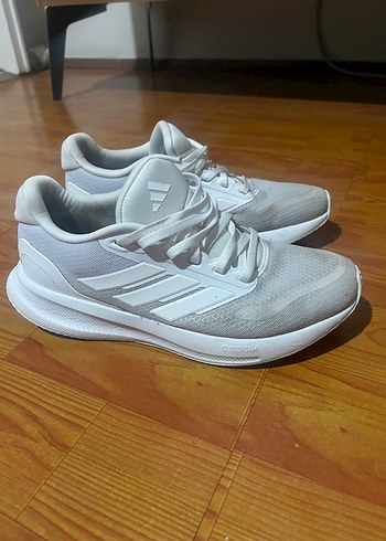 Adidas Beyaz Gri Kosu Ayakkabisi