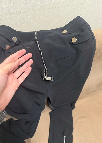 Siyah Mini Dar Kesim Pantolon - Görsel 2