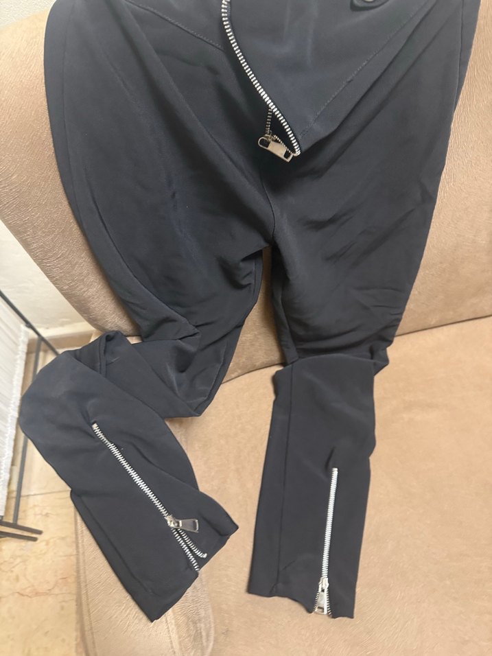 Siyah Mini Dar Kesim Pantolon - Görsel 4