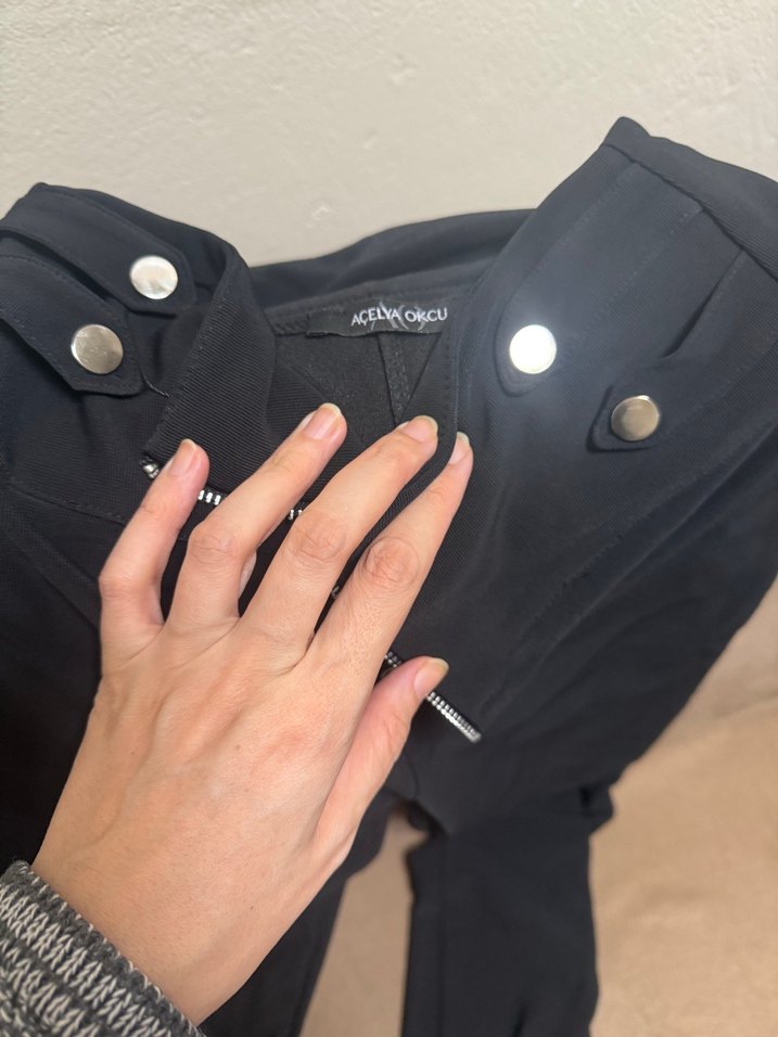 Siyah Mini Dar Kesim Pantolon - Görsel 3