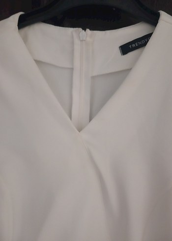 V Yaka Kısa Kollu hafif balon kol Beyaz Midi Elbise - Görsel 5