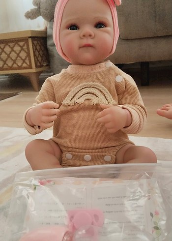 Gerçekçi reborn bebek