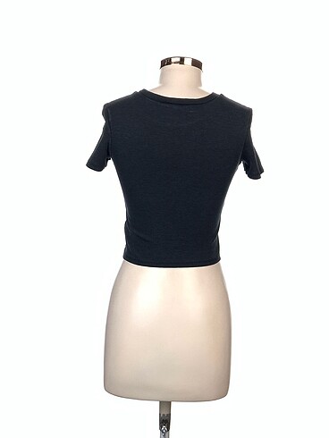 s Beden Zara T-shirt %70 İndirimli.