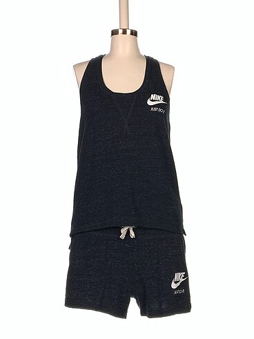 Nike Eşofman Takımı %70 İndirimli.