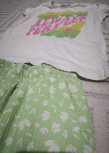 kız çocuk yeşil kapri ile beyaz t-shirt 8/9 yaş - Görsel 3