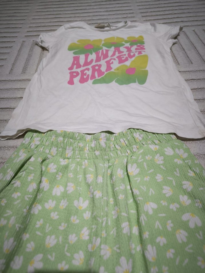 kız çocuk yeşil kapri ile beyaz t-shirt 8/9 yaş - Görsel 2