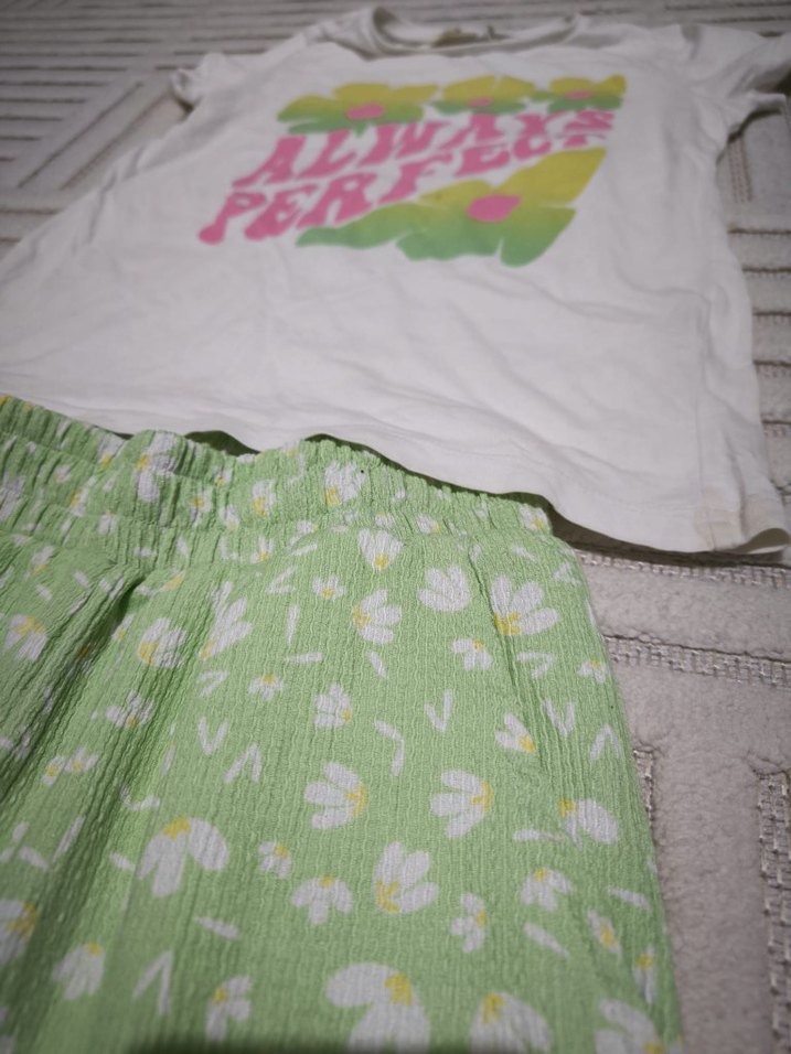 kız çocuk yeşil kapri ile beyaz t-shirt 8/9 yaş - Görsel 3