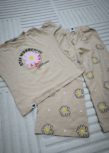 Bej Çiçek Desenli kısa kollu kız çocuk pijama takımı 10/11 yaş - Görsel 2