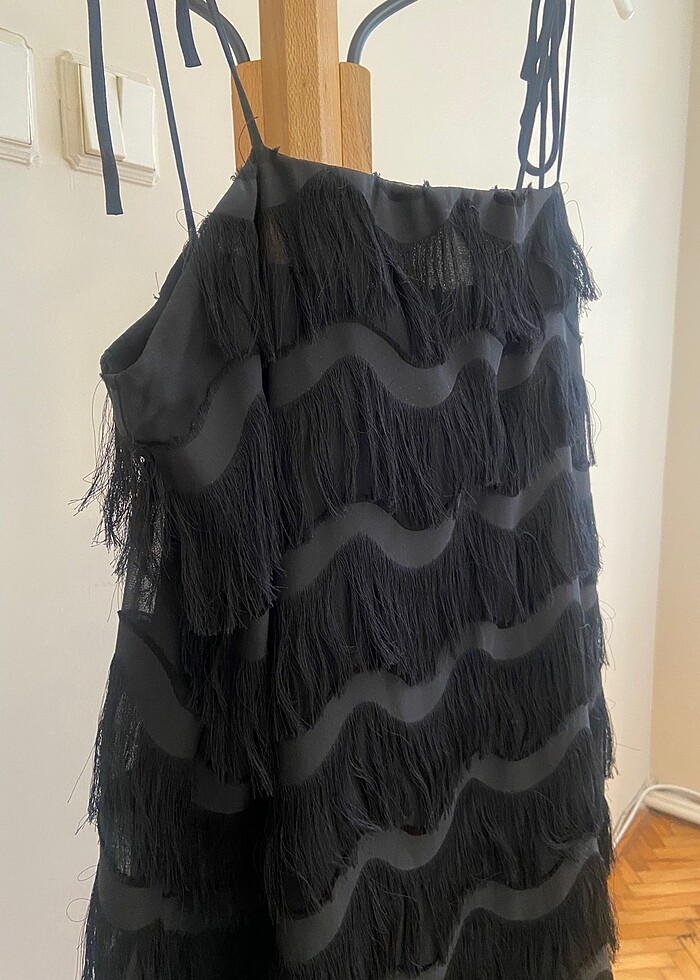 Siyah saçaklı elbise - Görsel 2