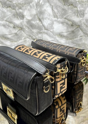 Fendi Kadın Deri Omuz Çantası Siyah