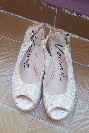 dolgu topuk çiçekli ayakkabı