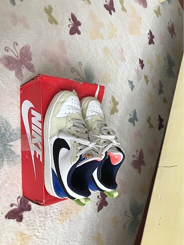 37,5 Beden beyaz Renk Orijinal Nike ayakkabi