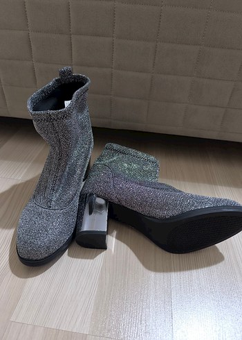 LC Waikiki Gri Simli Kadın Dolgu Topuk Bot