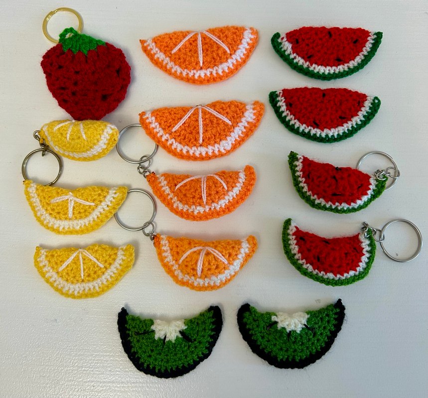 Renkli Örgü Meyve Temalı Anahtarlıklar - Görsel 4