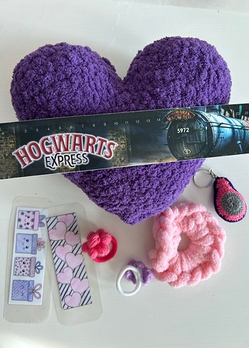 Mor Örgü Kalp Yastık ve Aksesuar Seti - Görsel 5