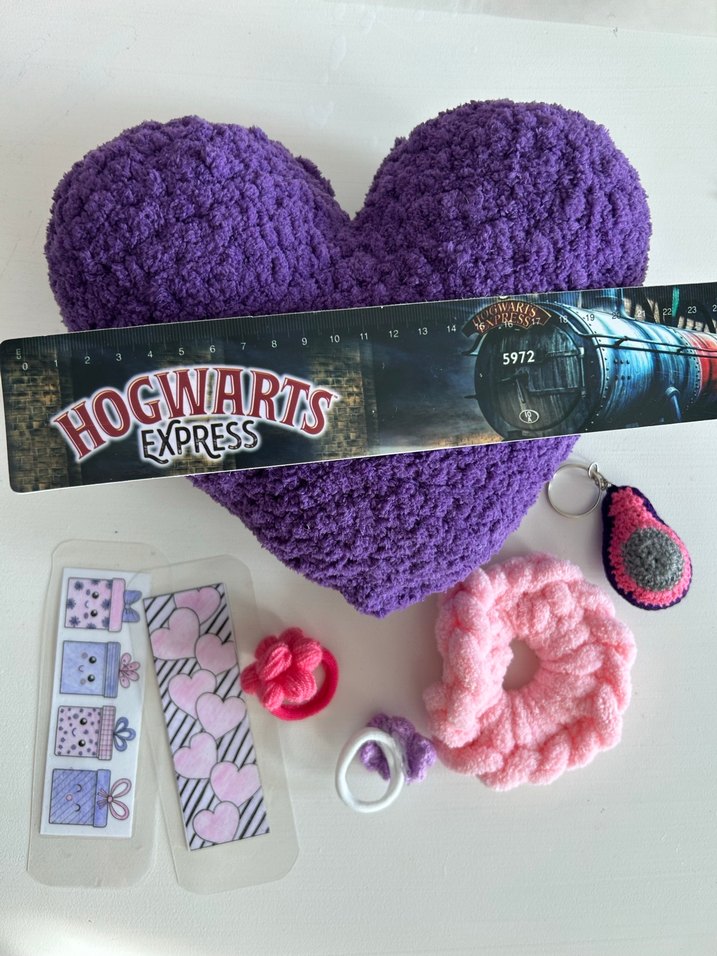 Mor Örgü Kalp Yastık ve Aksesuar Seti - Görsel 5