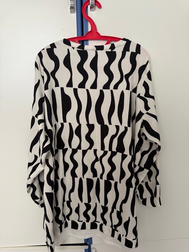 Zebra Desenli Uzun Kollu Pliseli Kadın Tunik - Görsel 2