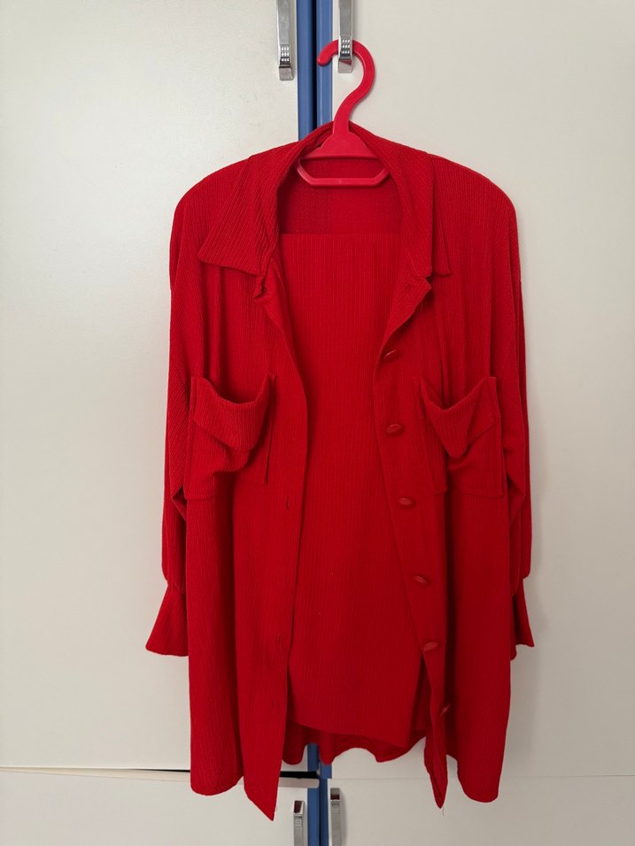 kırmızı gömlek pantolon takım - Görsel 4