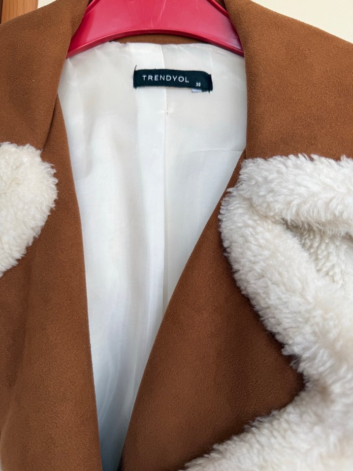 Kahverengi Detaylı Beyaz Peluş Midi Kadın Kaban - Görsel 2
