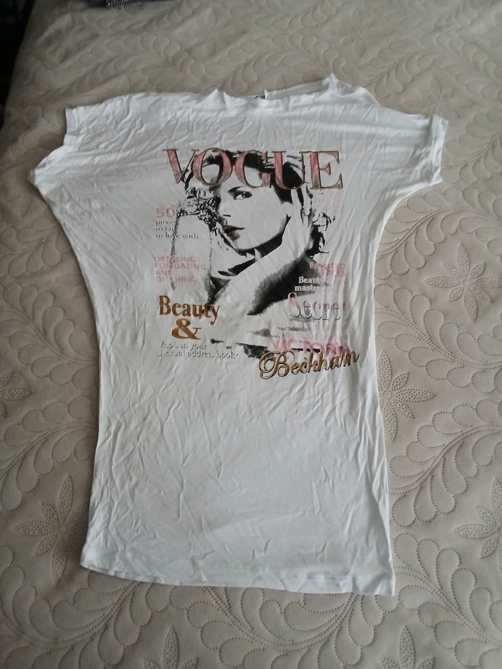 V Yaka Beyaz Baskılı Kadın Tişört - Görsel 2