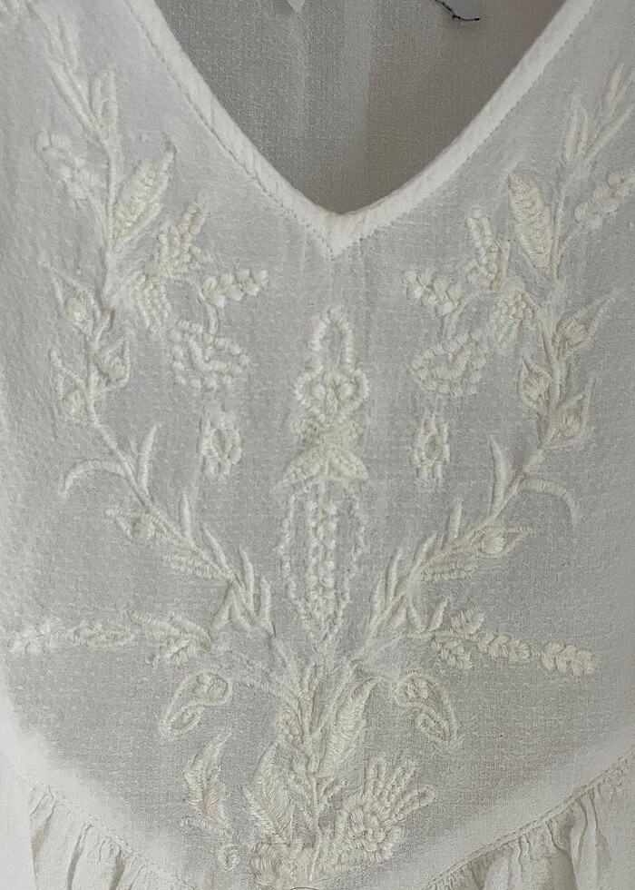 beyaz işlemeli elbise - Görsel 3
