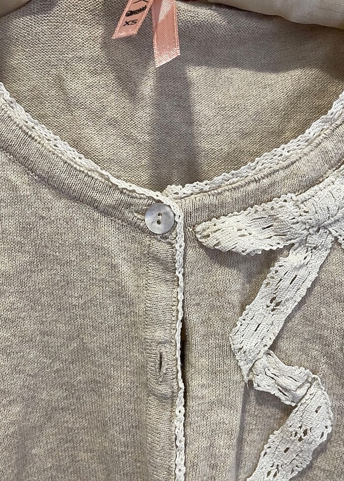 kurdele detaylı hırka - Görsel 4