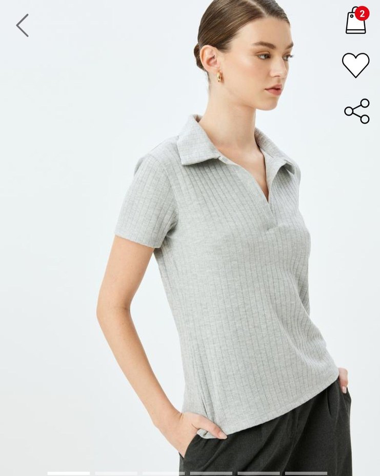 Düğmeli Gri Parıltılı V Yakalı Kadın Tişört - Görsel 3