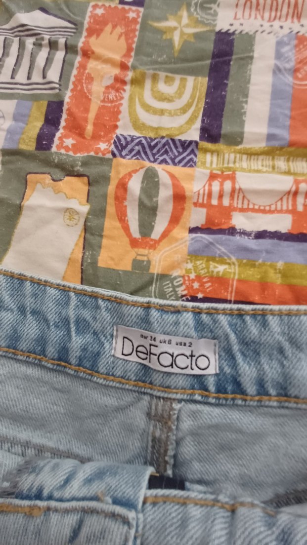 Kadın Mavi Batik Desen Kemerli Midi Kot Şort Defacto - Görsel 3