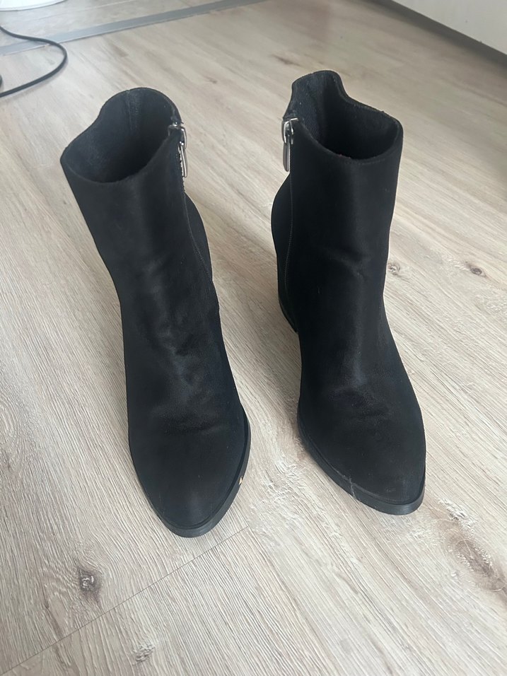 Siyah Süet Tokalı Topuklu Kadın Bot - Görsel 2