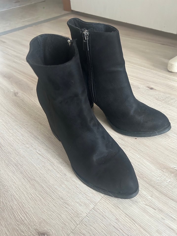 Siyah Süet Tokalı Topuklu Kadın Bot - Görsel 3