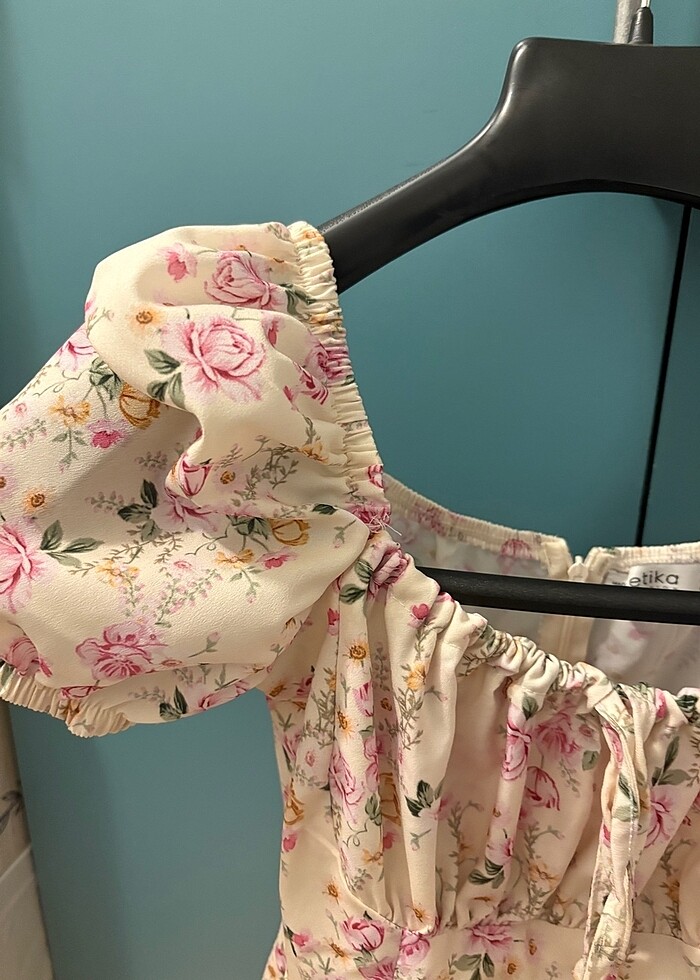 Çiçekli mini elbise - Görsel 3