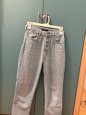 Açık mavi kot pantalon