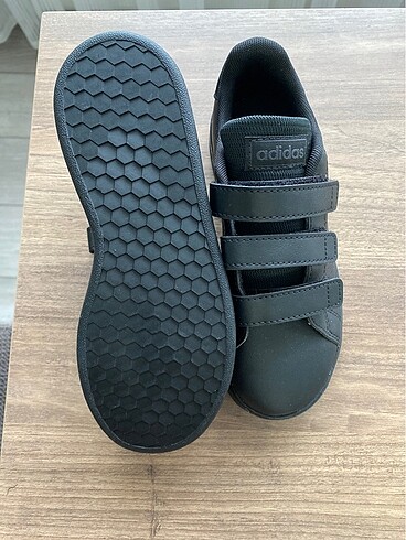 32 Beden siyah Renk Adidas sıfır çocuk ayakkabı