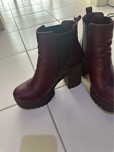 Diğer Kadın bordo renk dolgu topuk kısa bot