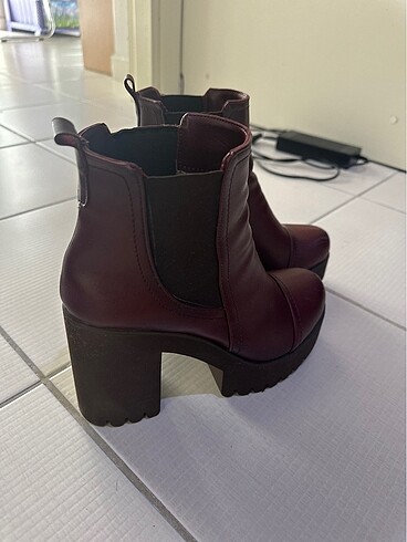 Kadın bordo renk dolgu topuk kısa bot - Görsel 5