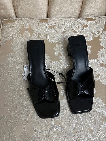 37 Beden siyah Renk H&M terlik