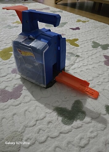 HOTWHEELS ARAÇ FIRLATMA STANDI