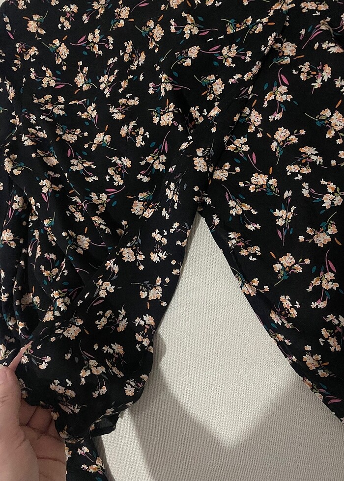 Koton çiçekli kısa gömlek - Görsel 2