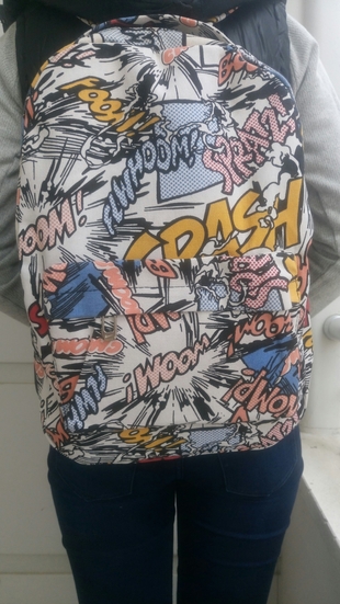 Pop art desenli eğlenceli sırt çantası 
