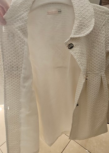 Klasik Düğmeli Beyaz Kız Çocuk Kabanı - Görsel 3