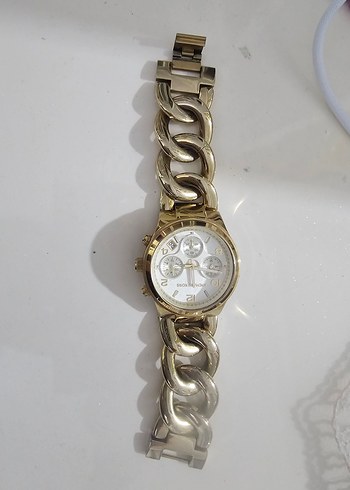 Zincir Detaylı Parlak Altın Kadın Saati - Görsel 3