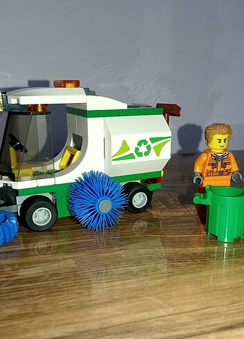  Beden LEGO 60249 sokak süpürme aracı