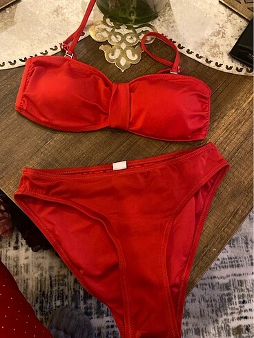 Kırmızı bikini takımı