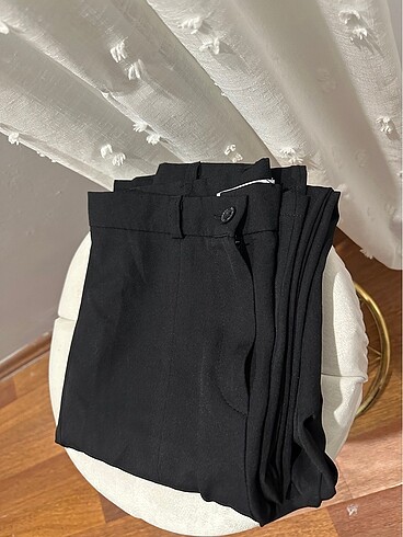 Siyah Yırtmaçlı Pantolon