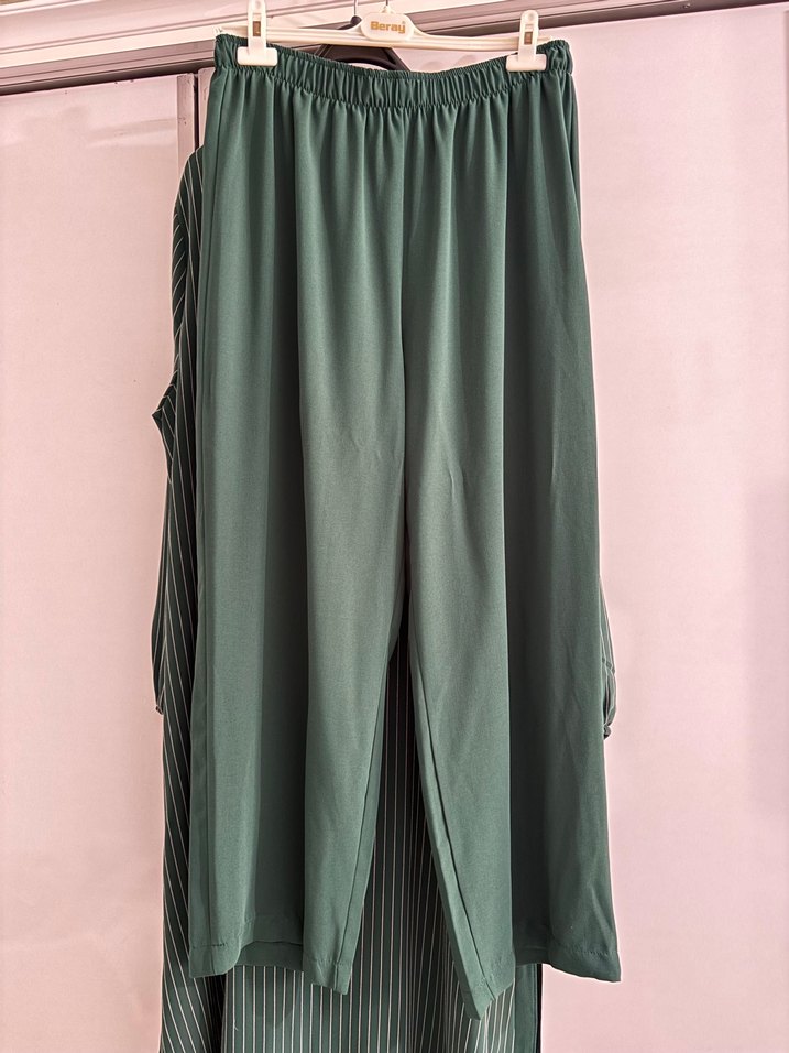 Yeşil Çizgili Uzun Kadın Elbise - Görsel 2