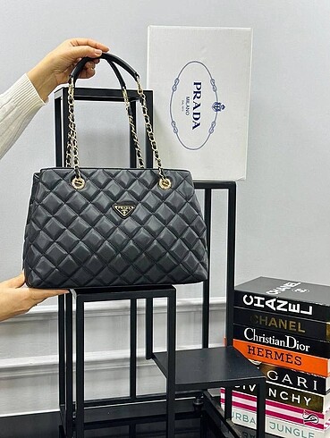 Beden çeşitli Renk Prada